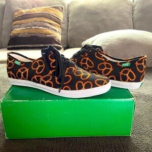 Keep Homer | Pretzel All-over Print Sneaker Men's size 11/ Womens size 12.5 NIB